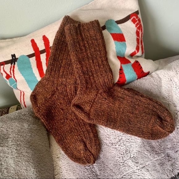 Hand-Knit Unisex Brown Socks OS - Picture 2 of 3